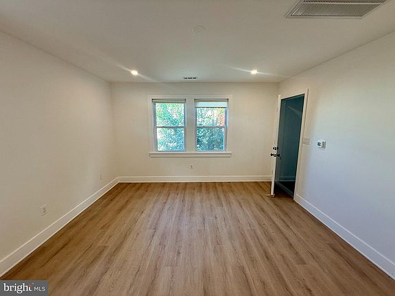 4th image of 2920 8th St NE APT 2