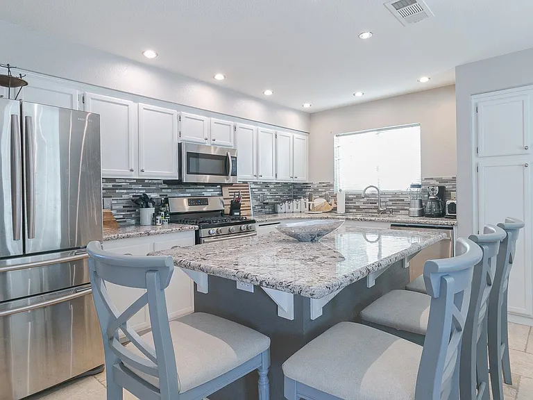 1432 Desert Hills Dr — Photo 7