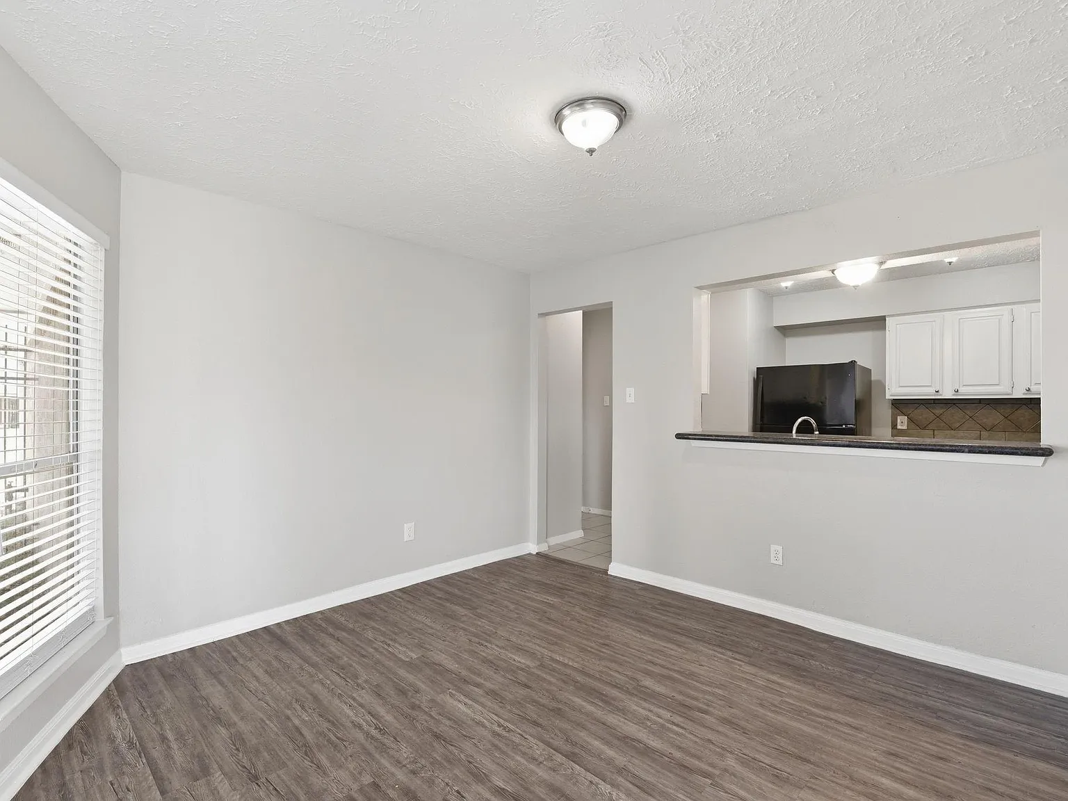 4 bed, 2.5 bath, 1938 sqft, $2,150 — Photo 4