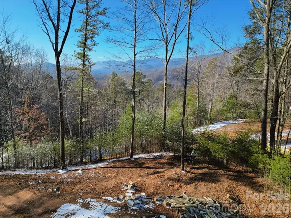 3 Dream Valley Dr, Clyde, NC 28721