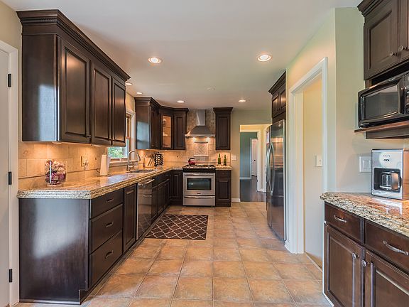 5th image of 14939 S 82nd Ave