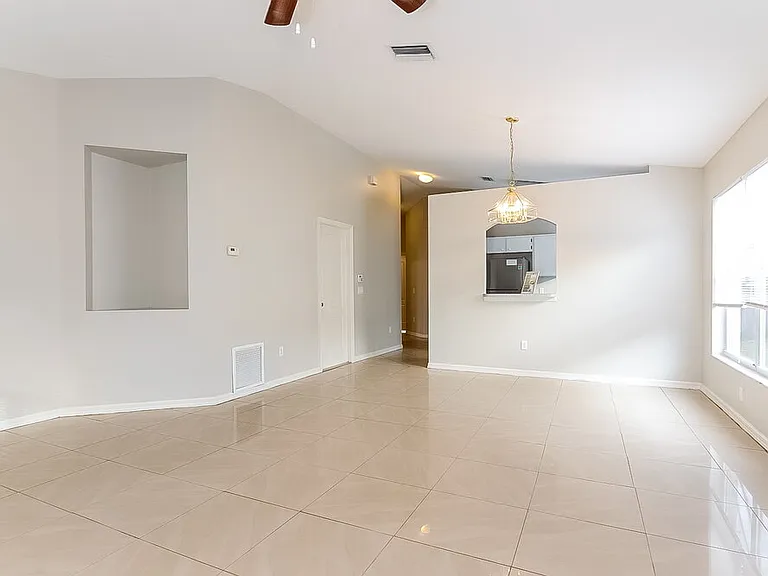 1022 Harvest Moon Dr — Photo 4