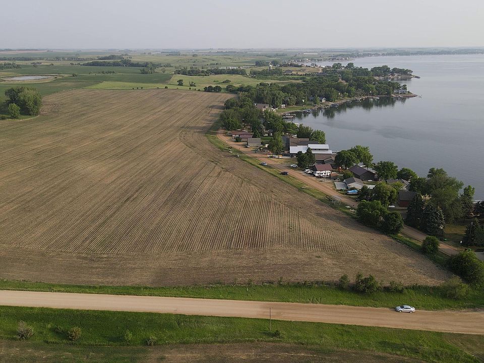 1st image of 1 E Lake Dr