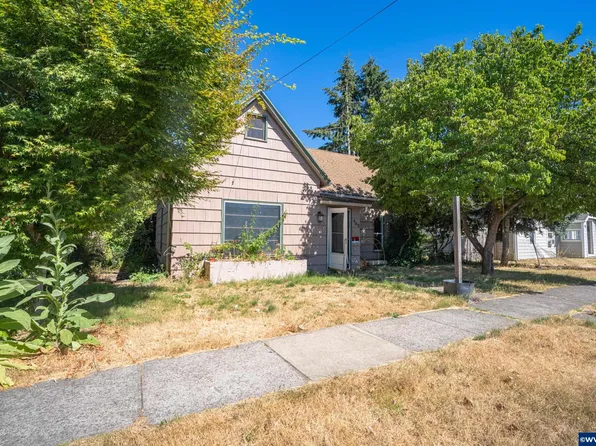 942 N 3rd Ave, Stayton, OR 97383