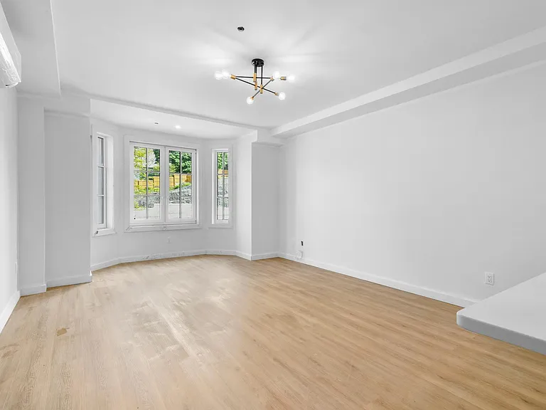 139 5th Ave #4C — Photo 2