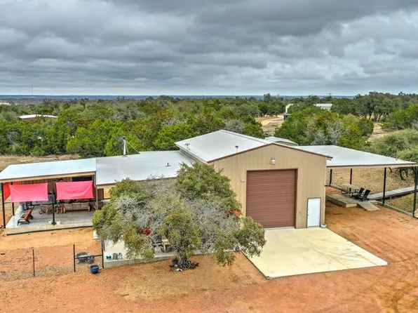 812 Byas Springs Rd W, Mountain Home, TX 78058