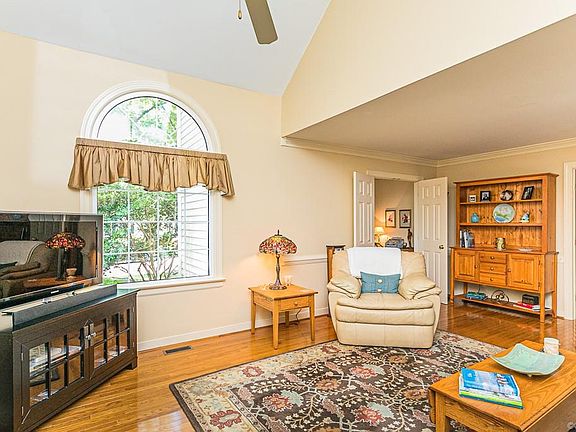 4th image of 10286 Penningcroft Ln