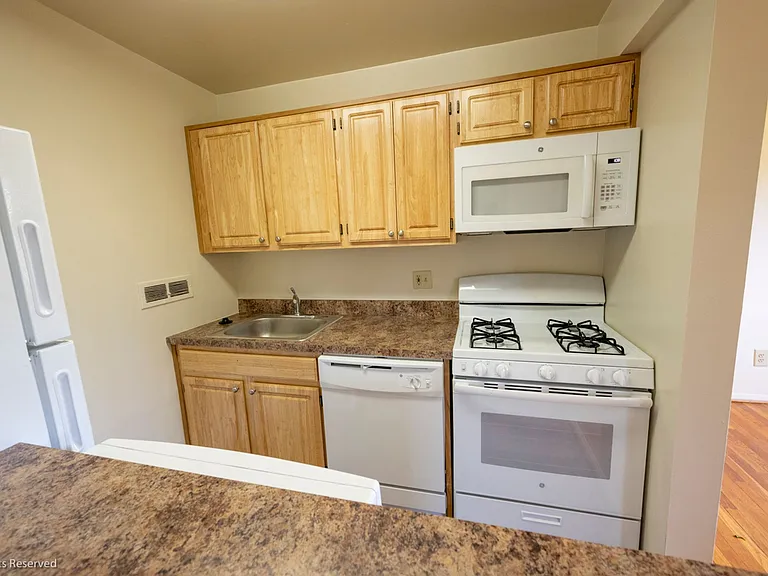 Mt Washington Manor — Photo 9