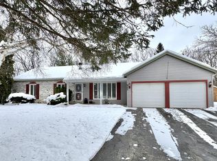 517 Fox Knoll DRIVE, Waterford, WI 53185