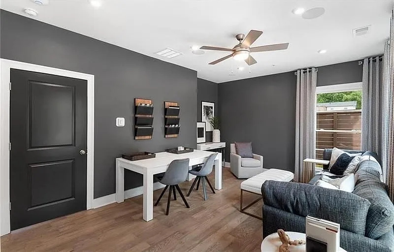 3 bed, 4.0 bath, 2332 sqft, $4,100 — Photo 2