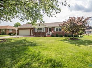 207 Parkview Dr, Walbridge, OH 43465