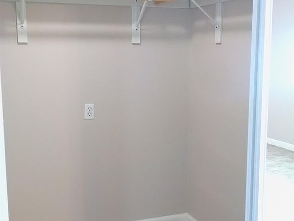 5th image of 6038 Bagley Ave APT 9