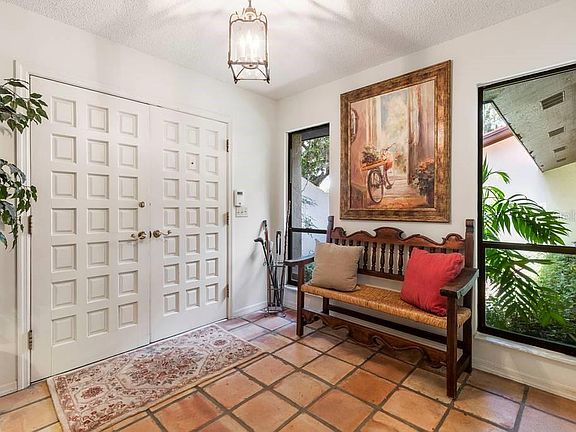 4th image of 2020 Wisteria Ln