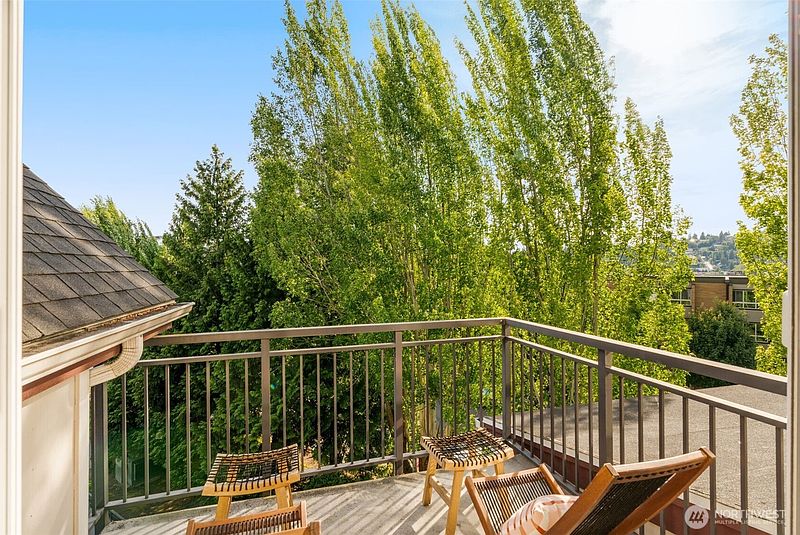 5th image of 55 Williams Avenue S #401