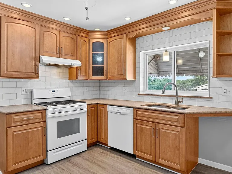9826 Ravensbrook Dr — Photo 18