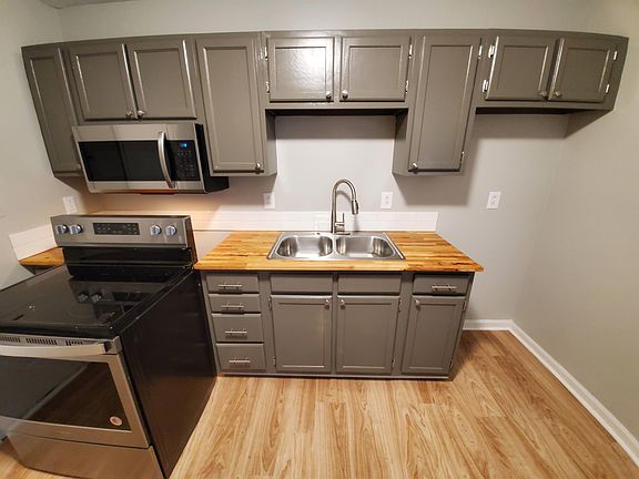 4th image of 118 N Poole St #B