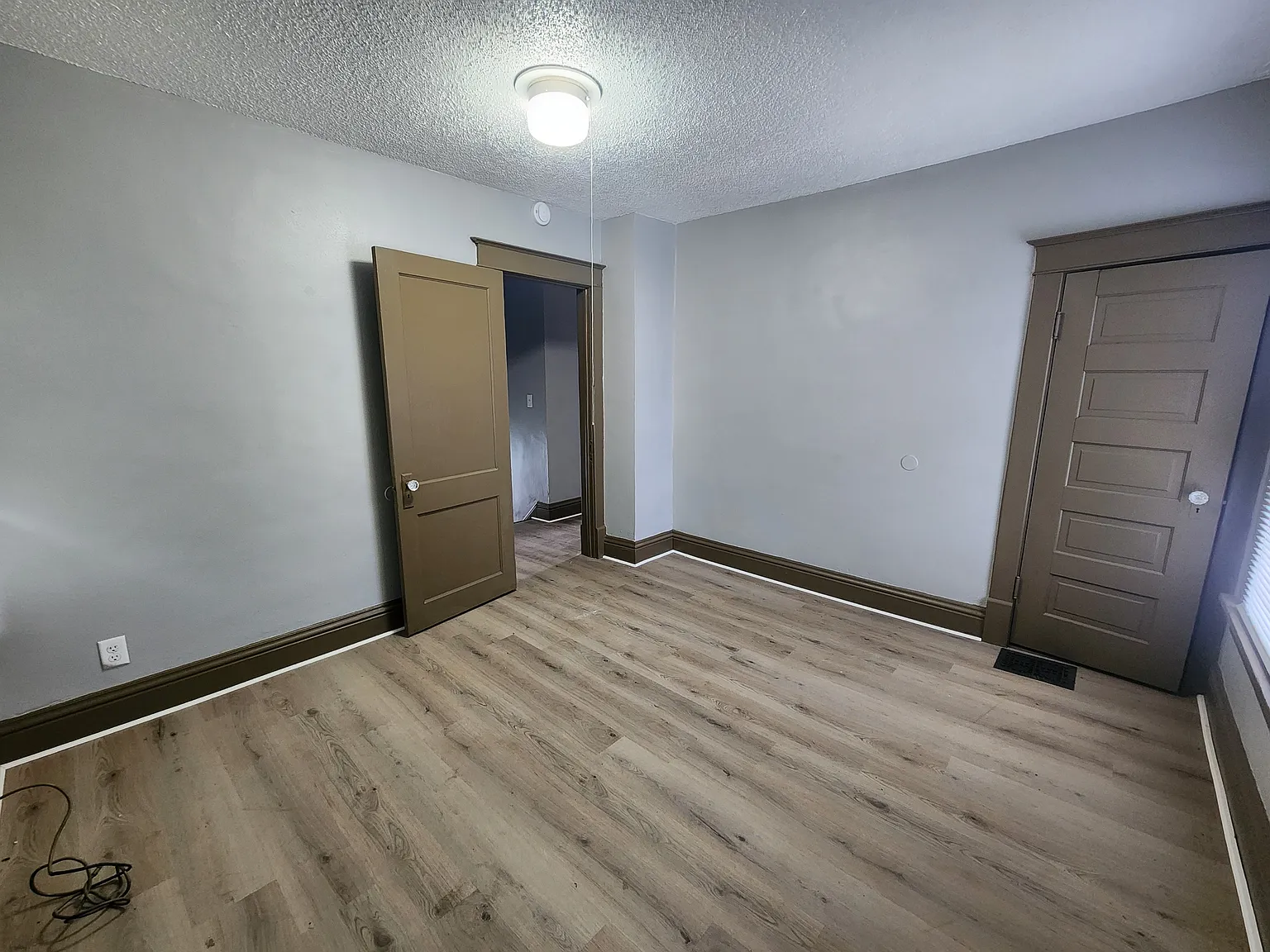 525 Courtland Street - 1 — Photo 3