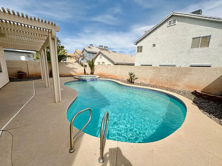 7216 Winding Creek Dr — Photo 5