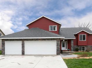 98 Mallard Pass Trl, Howard Lake, MN 55349