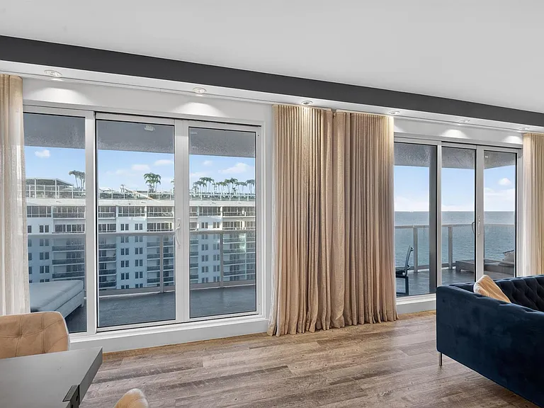 2301 Collins Ave #14 — Photo 31