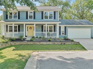 2 Lodge Ln, Lake Saint Louis, MO