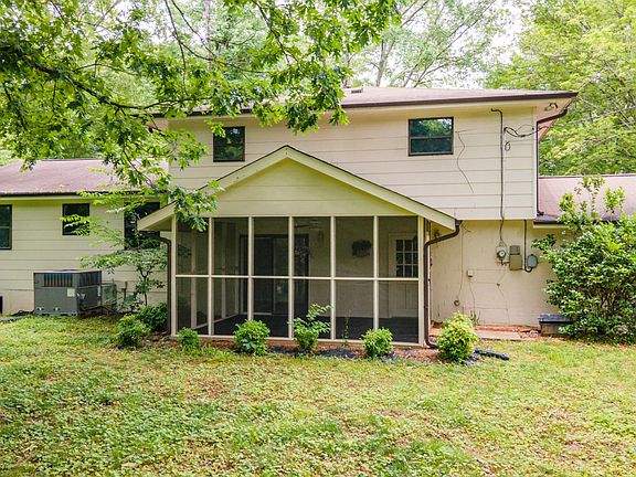 5th image of 916 Huntington Cir