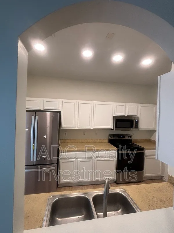 3 bed, 2.5 bath, 1536 sqft, $2,050 — Photo 3