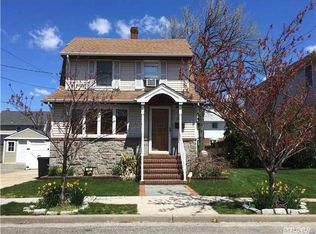 65 Pine St, Oceanside, NY 11572