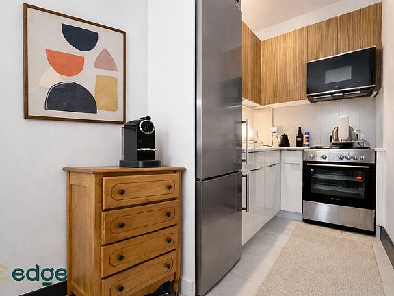 5th image of 118 Tompkins Ave #4