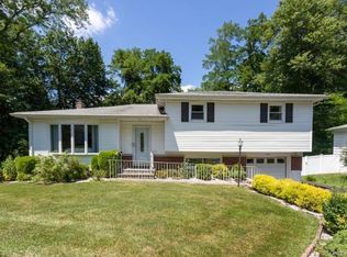 30 Rumbrook Rd, Elmsford, NY 10523