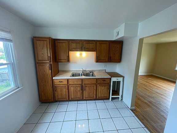 3rd image of 6221-6223 W Thurston Ave
