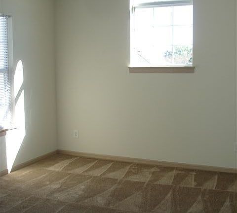 5th image of 203 NE Sunshine St