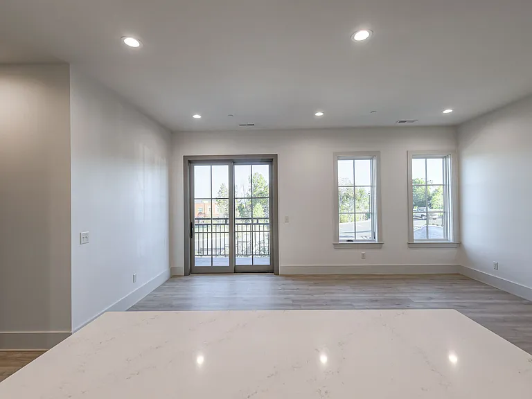 1025 Southwalk Dr — Photo 40