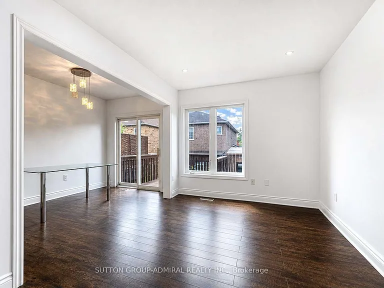 189 Warwick Cres #UPPER — Photo 6