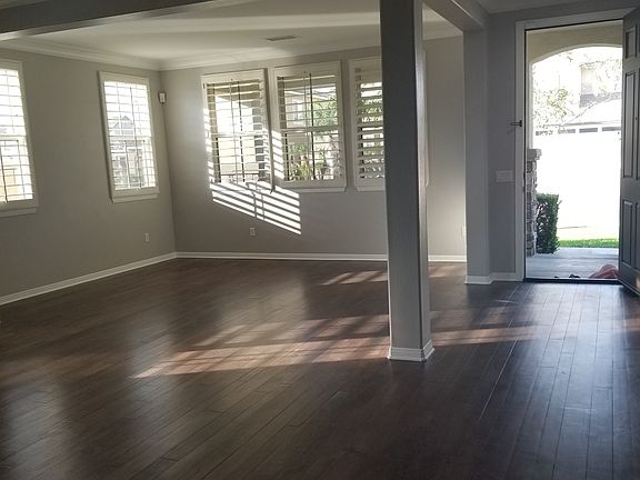 Main Entrance with living ro