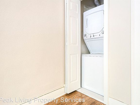 5th image of 411 Bellevue Ave E APT 202