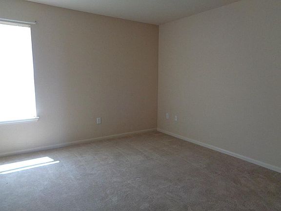 5th image of 1221 Melody Ln