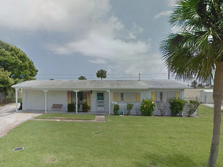 140 Bomarc Ln — Photo 2