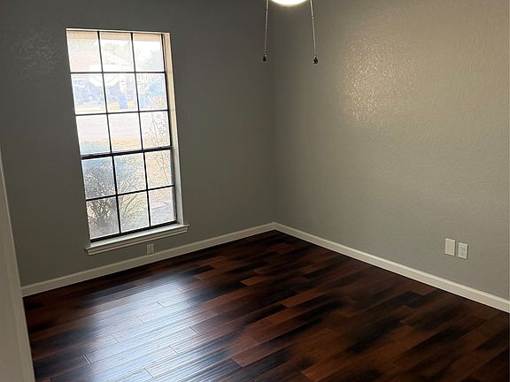3rd image of 209 Porter Ct