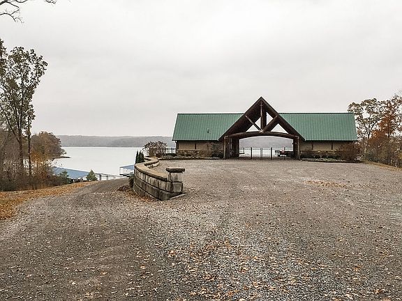 3rd image of Old Hillcrest Dr
