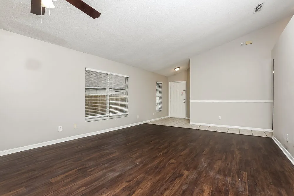 3 bed, 2.0 bath, 1740 sqft, $2,525 — Photo 4