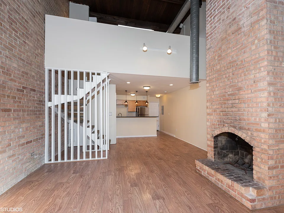 2674 N Halsted St #2