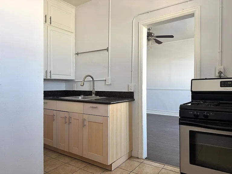 St. Charles Studio Apartments — Photo 22