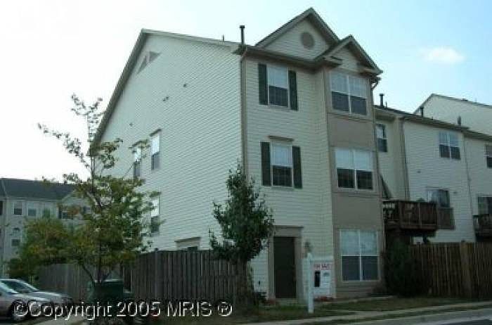 THREE LEVEL TOWNHOME!
