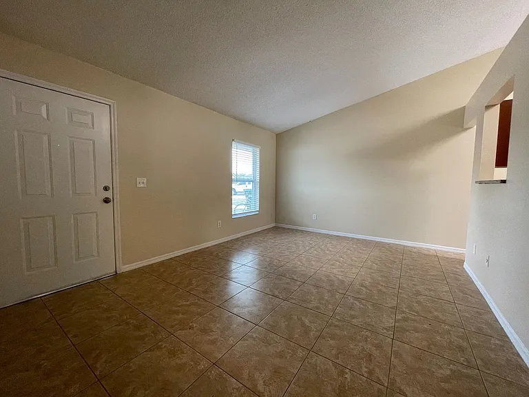 2612 Adela Ave — Photo 3