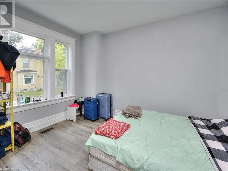 19 Clarence Pl #2 — Photo 10