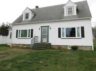 4 Charlton Rd, Dudley, MA 01571