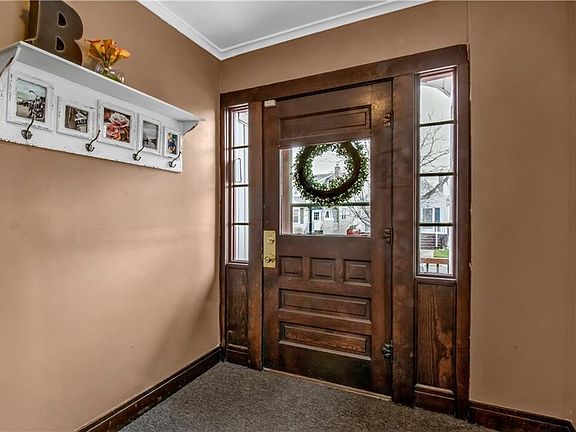 4th image of 227 Parkwood Ave