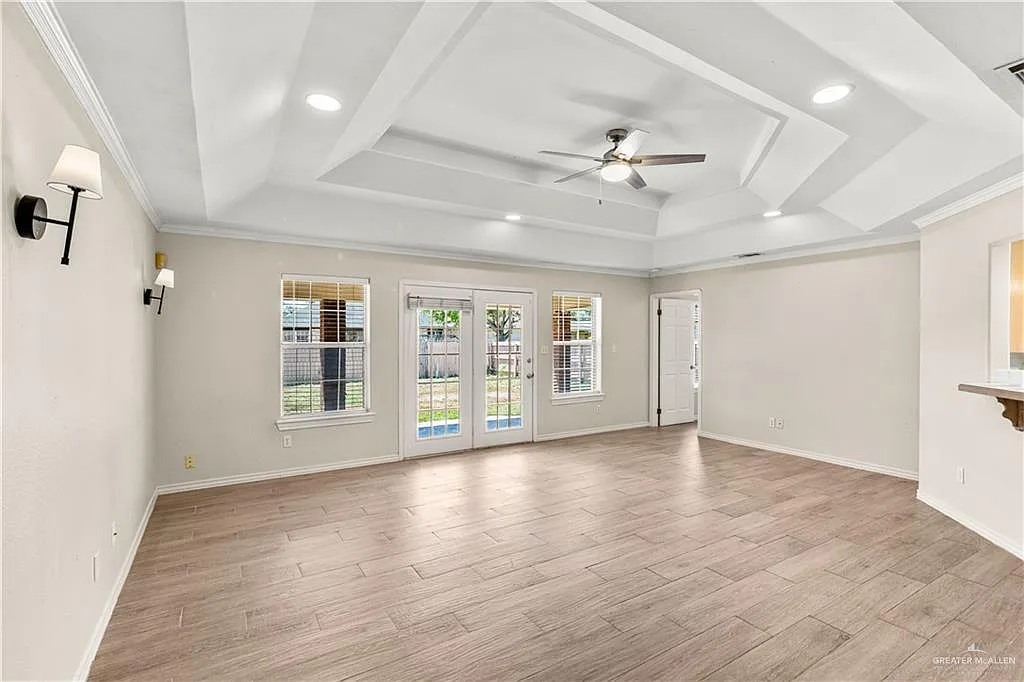 3 bed, 2.0 bath, 1519 sqft, $2,000 — Photo 3