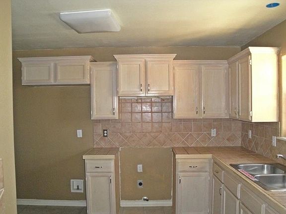 4th image of 709 Wolf Creek Dr